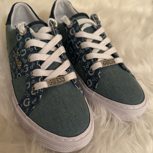 GUESS FACTORY - Light Blue Lookat Low-Top Sneakers - Picture 6 of 8